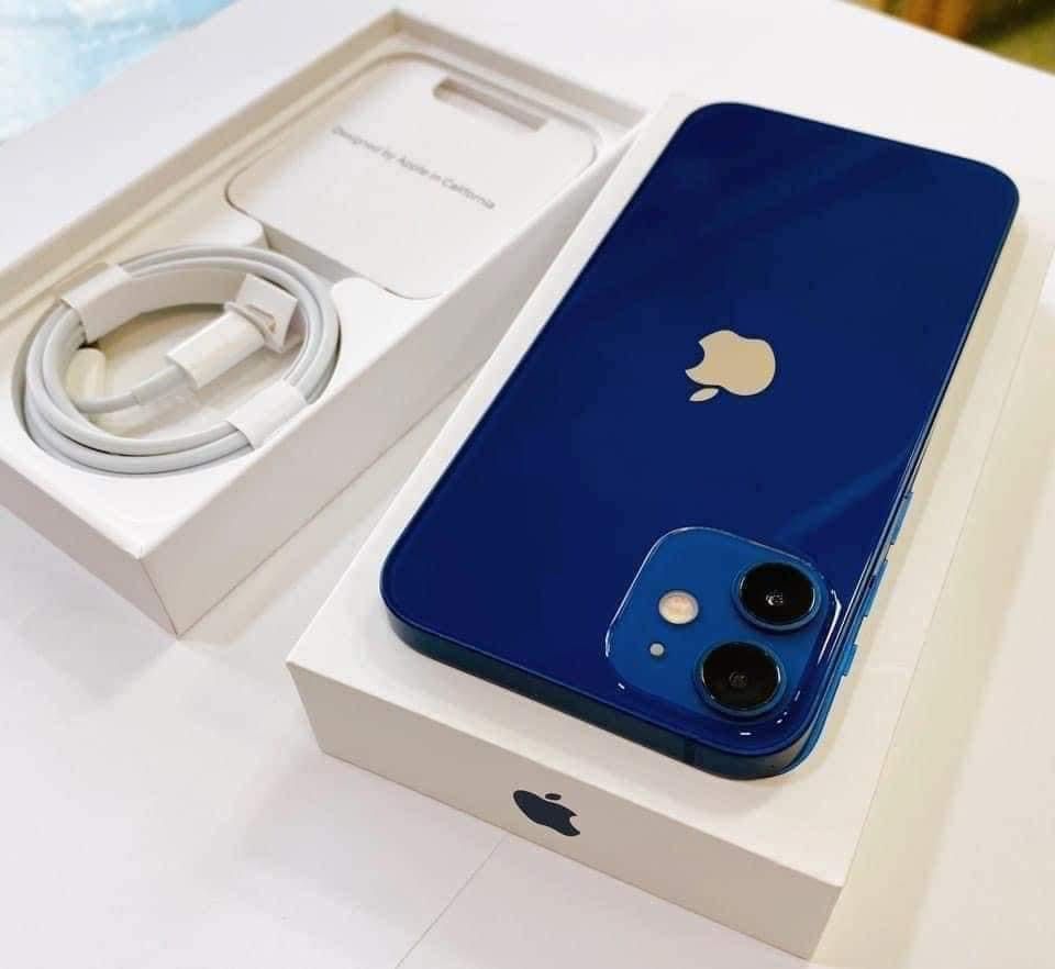 iPhone 12 128gb (Category: iPhone 12 Series) located in Manila. Submitted by TekiCashGadgetsph (Listing ID 1239538951, Image 1). Description: (FU) Openline any sim work - Orig IPhone not fake Box and cord only 2ndhand (slightly used) Good as new not abused! Presentable •Original Lcd • no issue hidden issues • no apple id / iCloud id • Good batthealth • Good cam front/back • Good Performance • Good face id • Good use / plug & play ! • True-tone wo