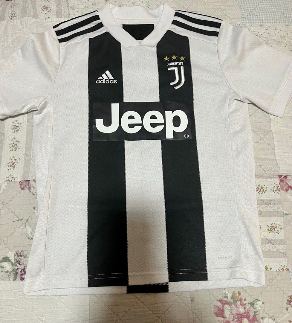 Juventus Ronaldo Jersey, Men's Fashion, Activewear on Carousell