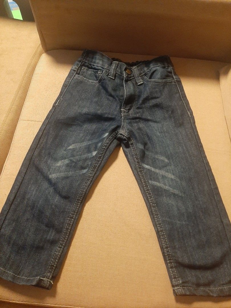 6pcs baby pants/ kids pants (Category: Babies & Kids Fashion) located in Quezon City. Submitted by bellar01 (Listing ID 1239620033, Image 1). Description: take all 500 in very good condition yung isang red pants may dot sa likod send pic nlng po ng dot sa red pants.