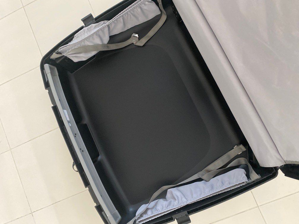 Lojel hard case luggage, Hobbies & Toys, Travel, Luggage on Carousell