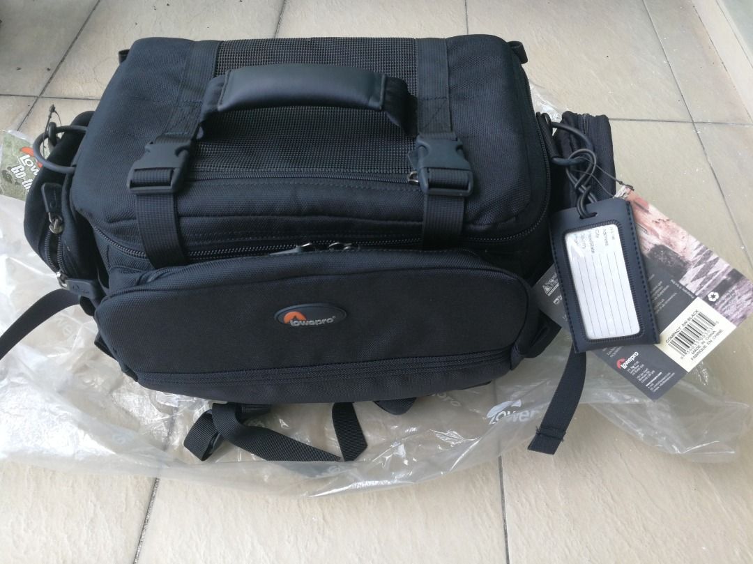 Lowepro compact cheap aw