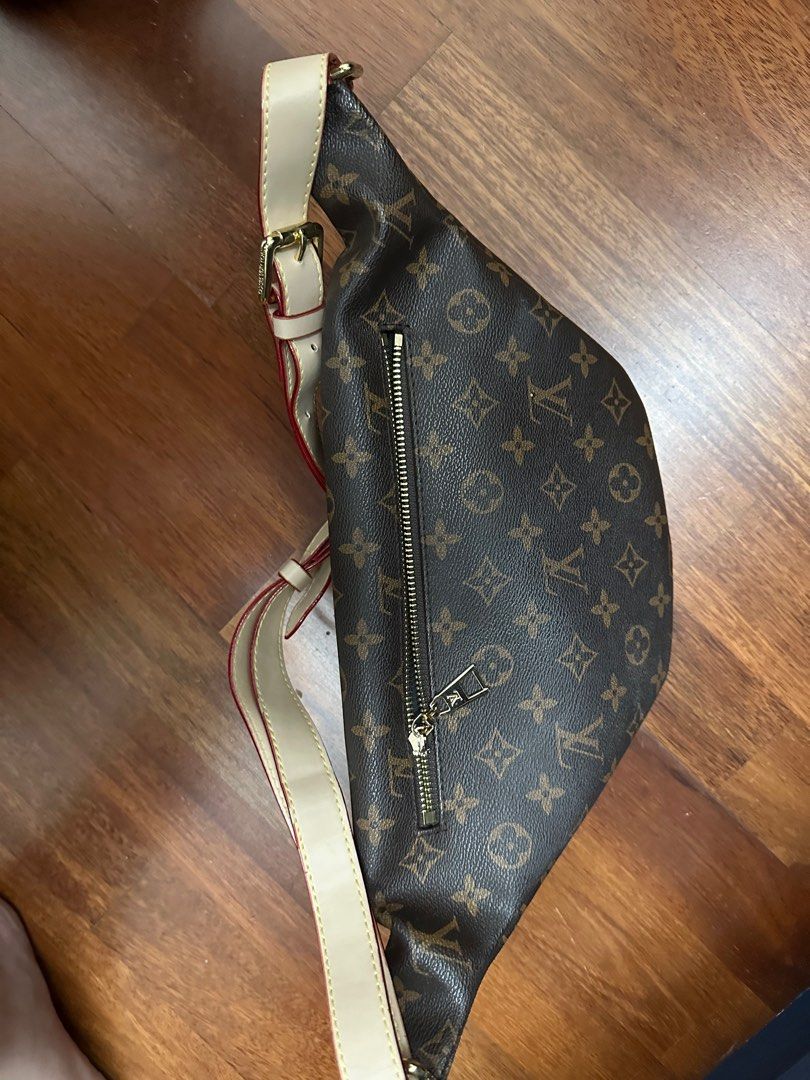 LV Bum Bag （vintage), Women's Fashion, Bags & Wallets, Purses & Pouches on  Carousell