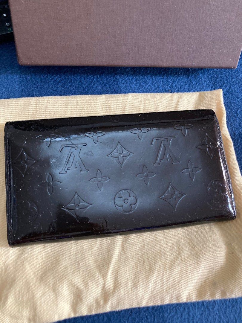 LV vernis long wallet (Category: Luxury Bags & Wallets) located in Davao. Submitted by shopbymom (Listing ID 1239533789, Image 2). Description: Genuine leather Coded Peel off inside Pretty outside.