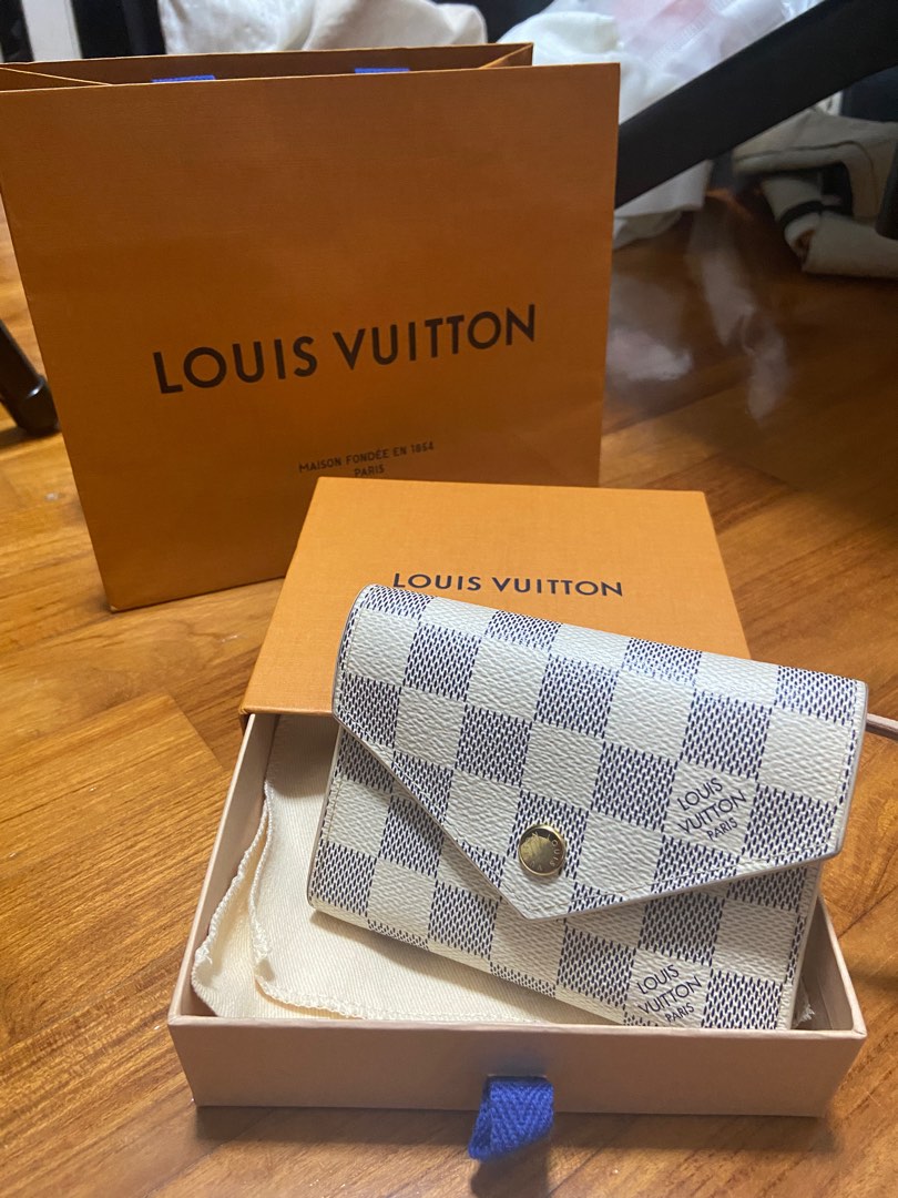 Louis Vuitton - Victorine Wallet Review - Damier Ebene Print