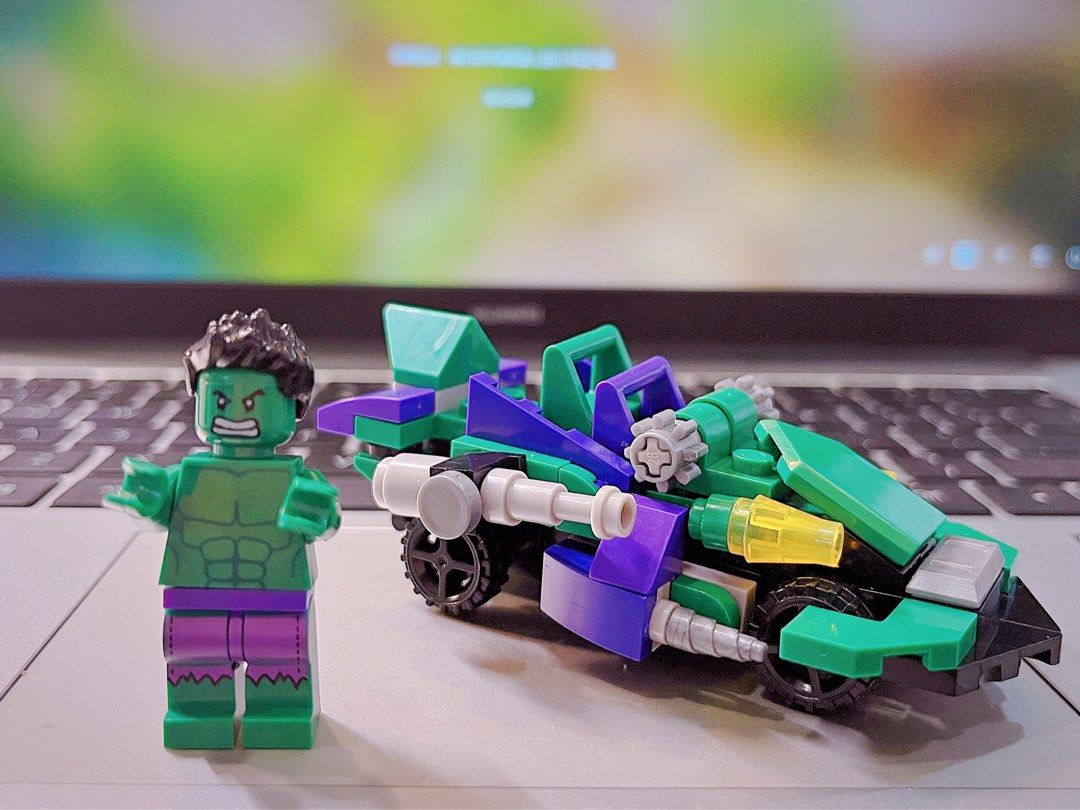 Marvel Super Hero Hulk with Vehicle Compatible with Lego Bricks