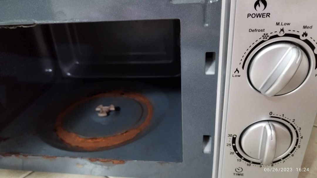 Microwave with rusted bottom on Carousell