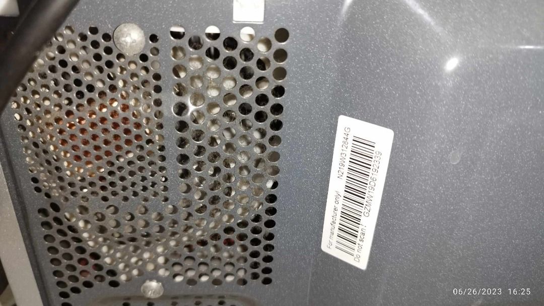 Microwave with rusted bottom on Carousell