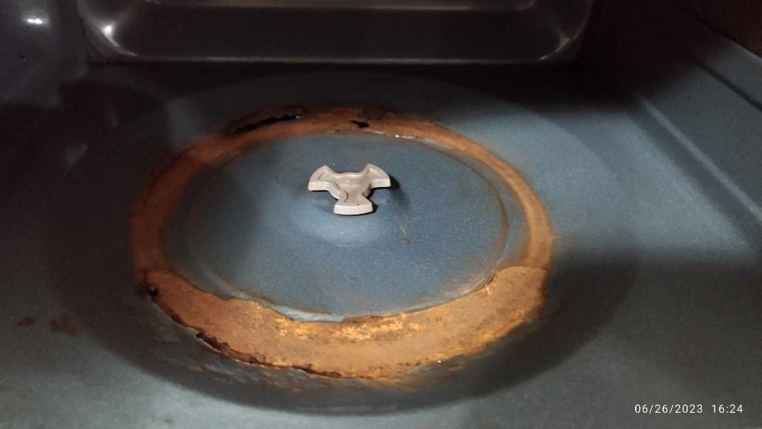 Microwave with rusted bottom on Carousell