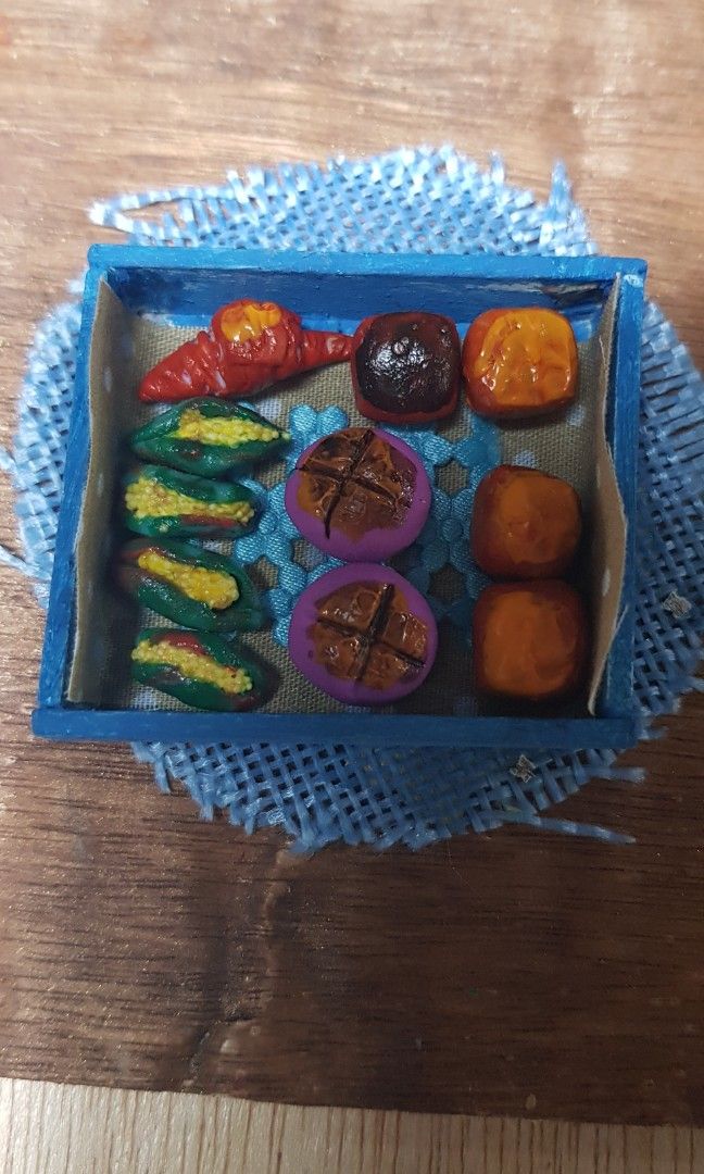 Miniature breads (Category: Handmade Craft) located in Quezon City. Submitted by kristal68 (Listing ID 1239707640, Image 2). Description: handmade clay. painted, baked and glazed. 3pesos each..