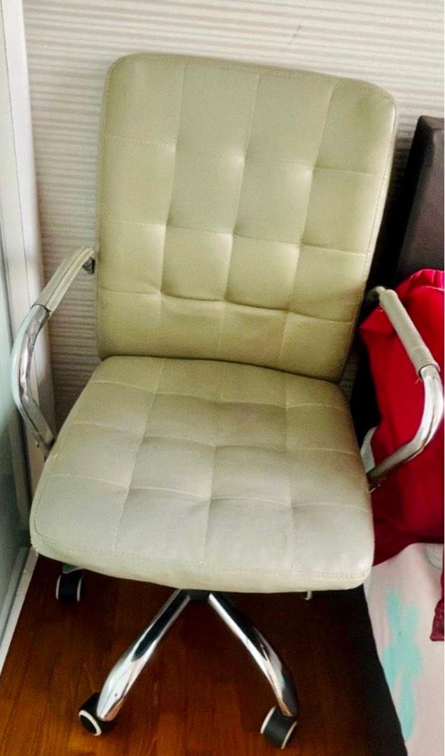 Moving out sale beautiful office chair Furniture Home Living