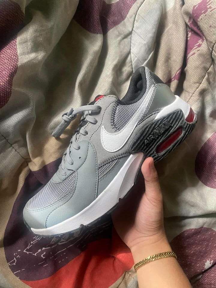 nike airmax excee yellow