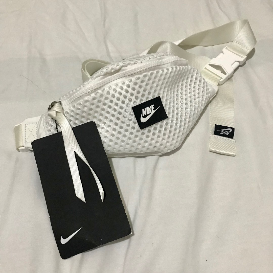 Nike fanny pack on Carousell