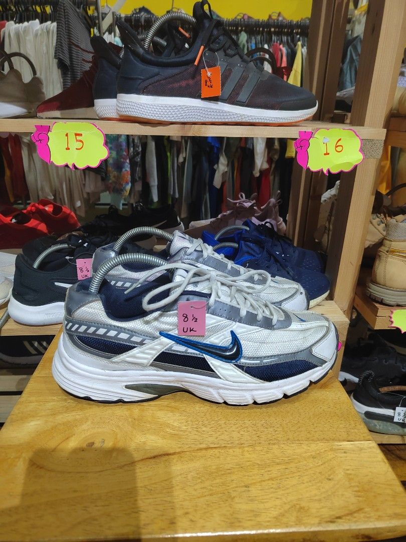 Nike initiator on discount feet