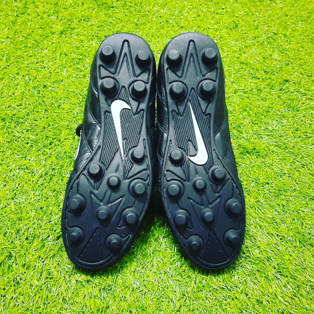 Nike on sale tiempo 750