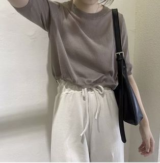 Ohni 輕透感短版針織上衣 可可色