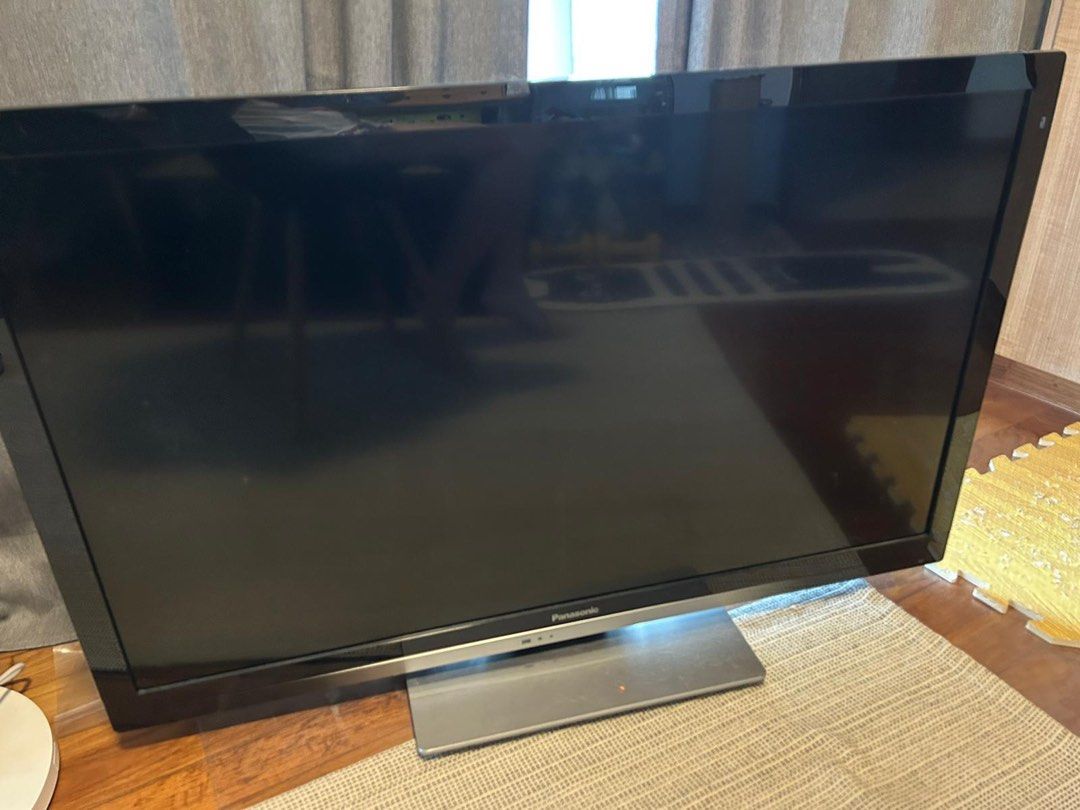 Panasonic LED HDTV 42 inch, TV & Home Appliances, TV & Entertainment