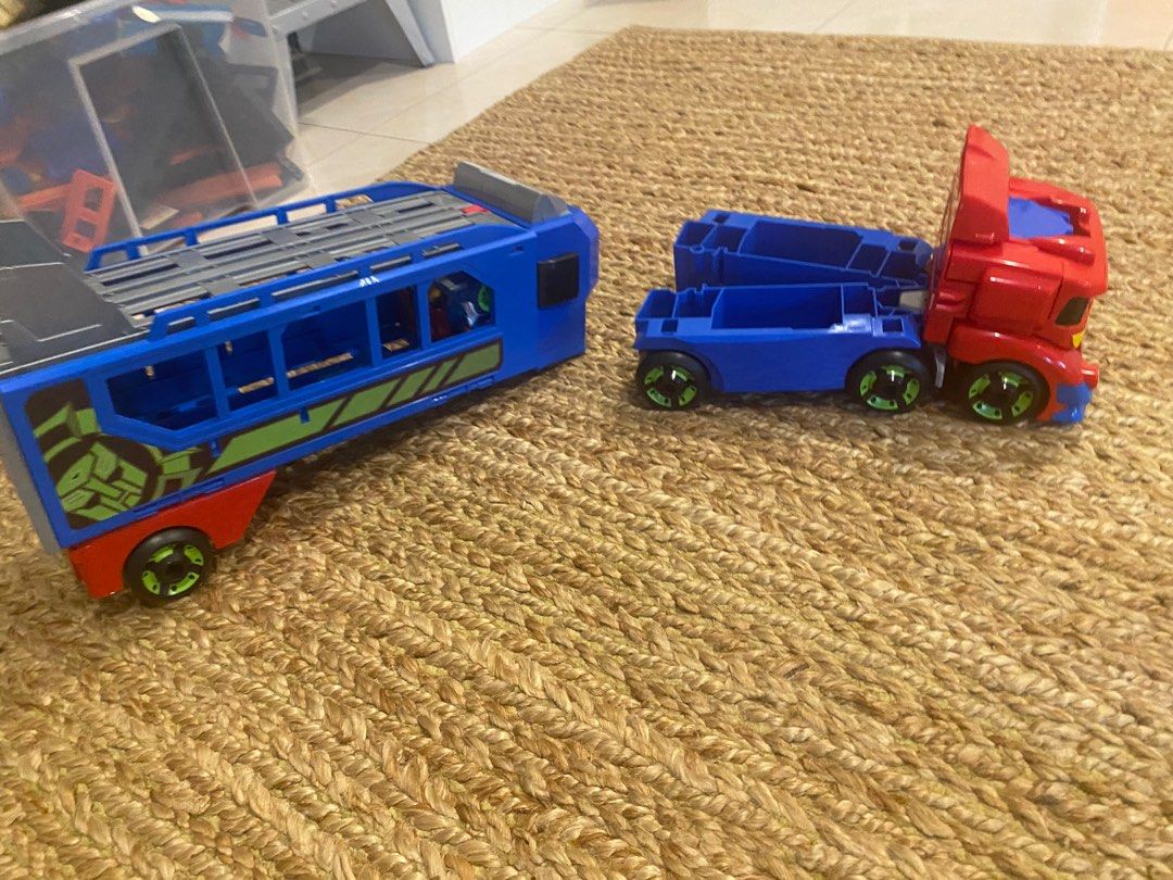 Transformers rescue bots flip racers race track trailer hotsell playset