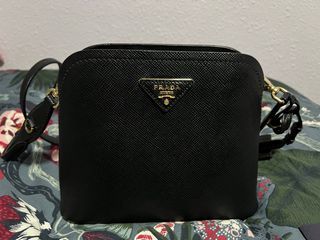 PRADA Vitello Phenix Double Zip Crossbody camera leather bag, Women's  Fashion, Bags & Wallets, Cross-body Bags on Carousell