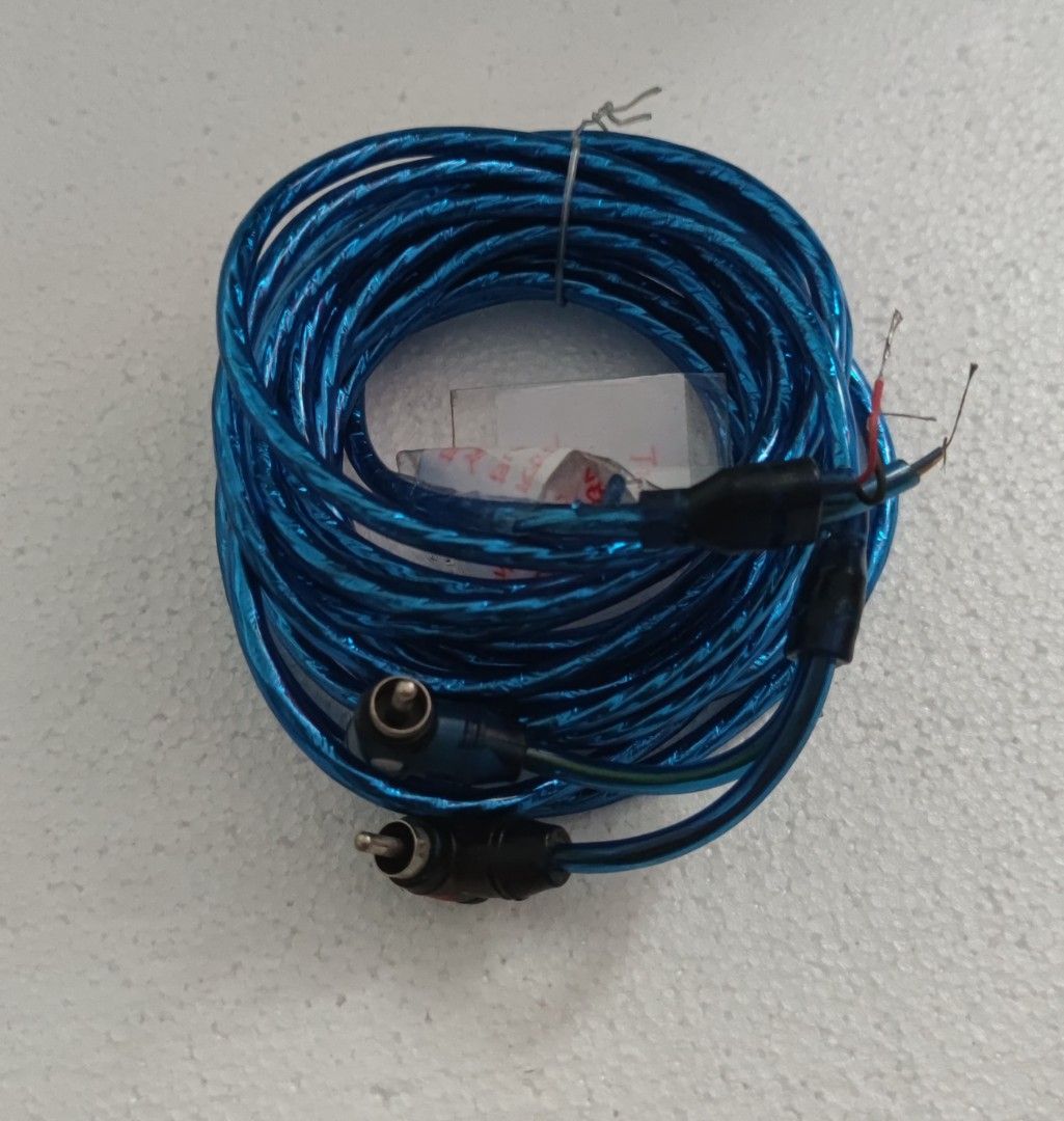 RCA kahit saan pwede (Category: Portable Audio Accessories) located in Cavite. Submitted by Combiishop (Listing ID 1239589656, Image 2). Description: 98 inches ang haba ng wire nya nakalagay lang sa discription na like nyo,, pero di po to nagamit.
