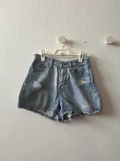 (Category: ) located in . Submitted by hmphs (Listing ID 1239651793, Image 1). Description: .