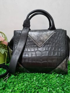 (Category: ) located in . Submitted by styleinabag (Listing ID 1239707388, Image 1). Description: .