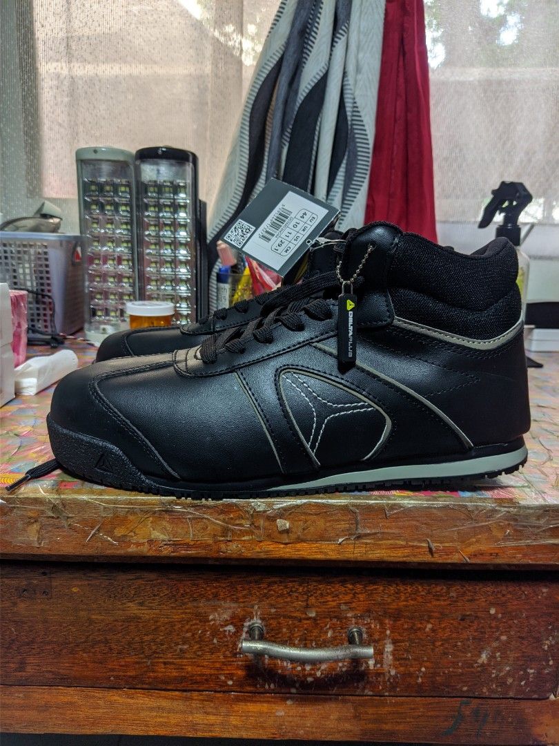 Imported safety shoes shop