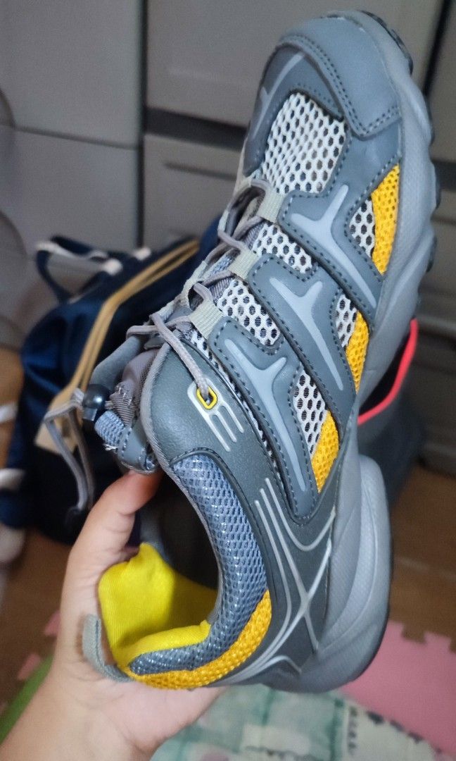 sandugo trekking shoes