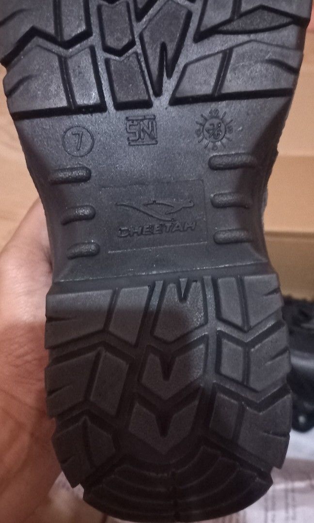 Sepatu safety cheetah 3002h, Fesyen Pria, Sepatu , Sepatu Boot di Carousell