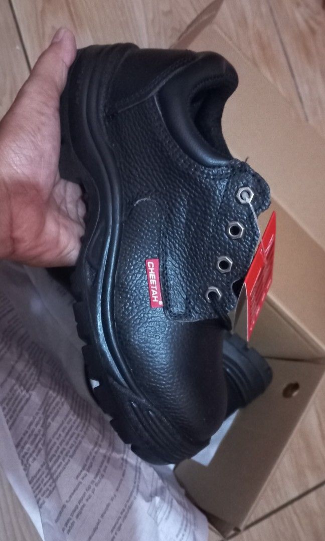 Sepatu safety cheetah 3002h, Fesyen Pria, Sepatu , Sepatu Boot di Carousell