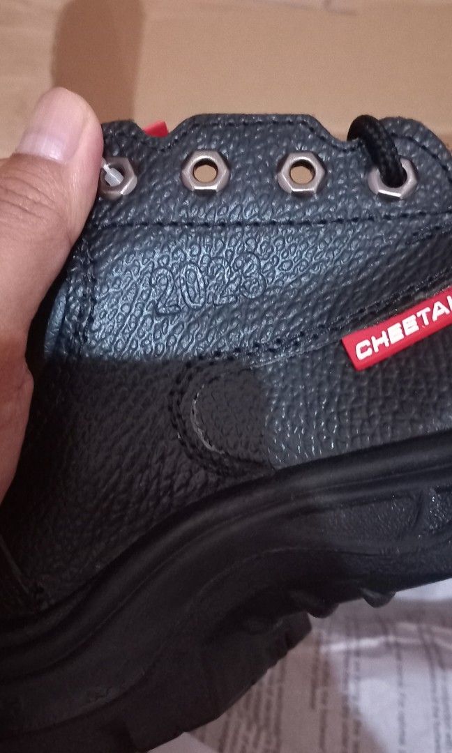 Sepatu safety cheetah 3002h, Fesyen Pria, Sepatu , Sepatu Boot di Carousell