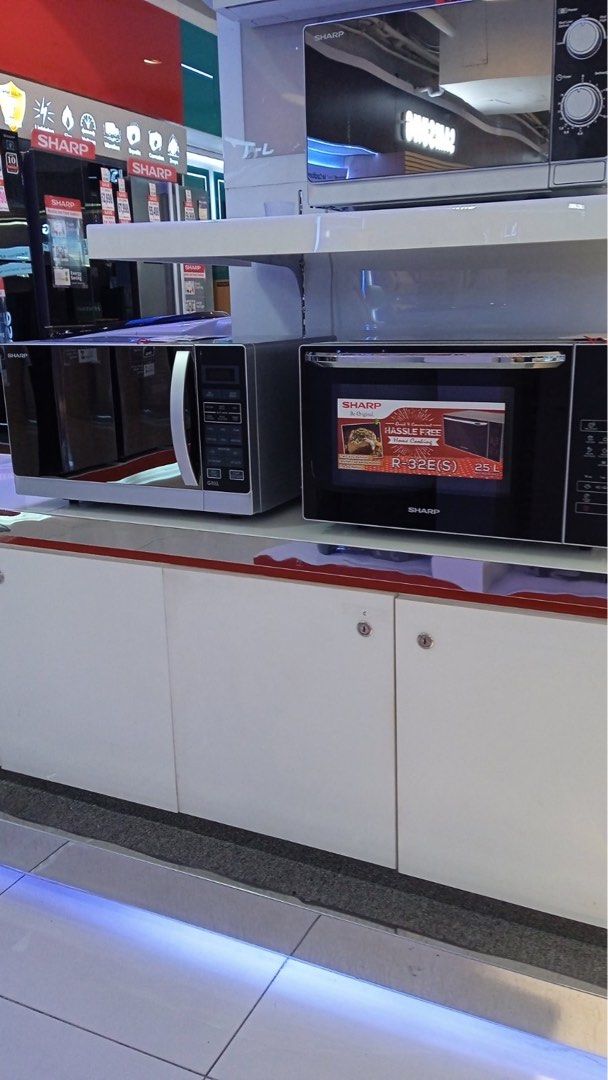 SHARP MICROWAVE OVEN (Category: Ovens & Toasters) located in Quezon City. Submitted by maryann5721 (Listing ID 1239554760, Image 1). Description: 👉 SHARP INVERTER MICROWAVE OVEN R-20A-S 20L SRP 4,398 CASH 3,900 R-32E-S 25L SRP 5,898 CASH 5,400 R-72A-S 25L ( WITH GRILL FUNCTION) SRP 6,298 CASH 5,800 Brand new and sealed with warranty and receipt 7 days replacement 1 yr warranty on parts and service Pick up / Viewing in the store located in Makati