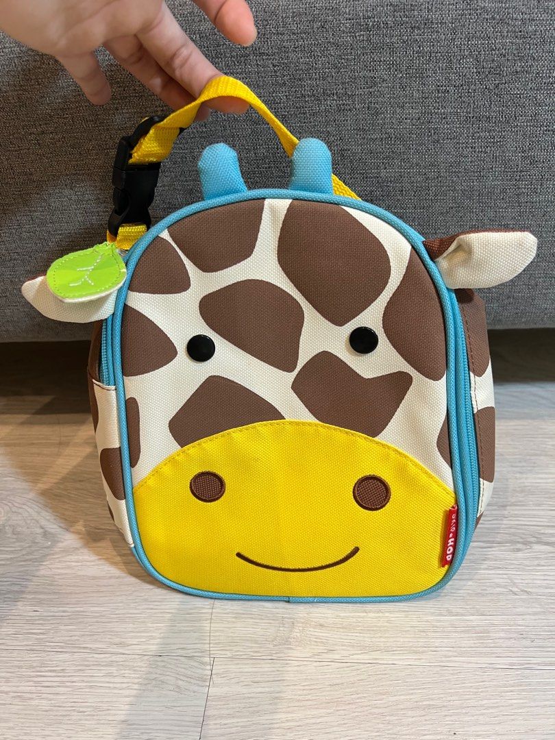 Skip Hop Giraffe Lunch Bag (Category: Other Babies Going Out Needs) located in Quezon City. Submitted by andyescud828 (Listing ID 1239697080, Image 1). Description: .