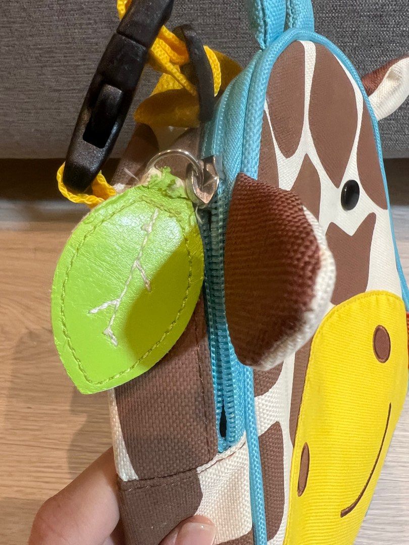 Skip Hop Giraffe Lunch Bag (Category: Other Babies Going Out Needs) located in Quezon City. Submitted by andyescud828 (Listing ID 1239697080, Image 3). Description: .