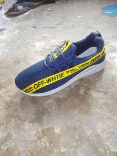 Sports shoes