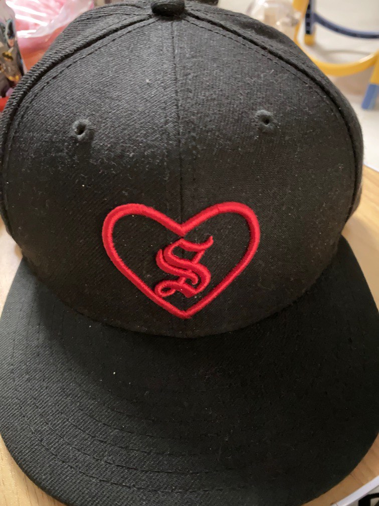 Supreme x New Era heart , Men's Fashion, Watches & Accessories