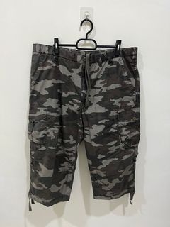 UNIQLO Camo 3 quarter Cargo pants Size XL
