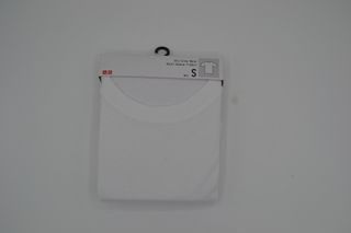 Uniqlo Dry crew neck short sleeve t-shirt - white or gray - small