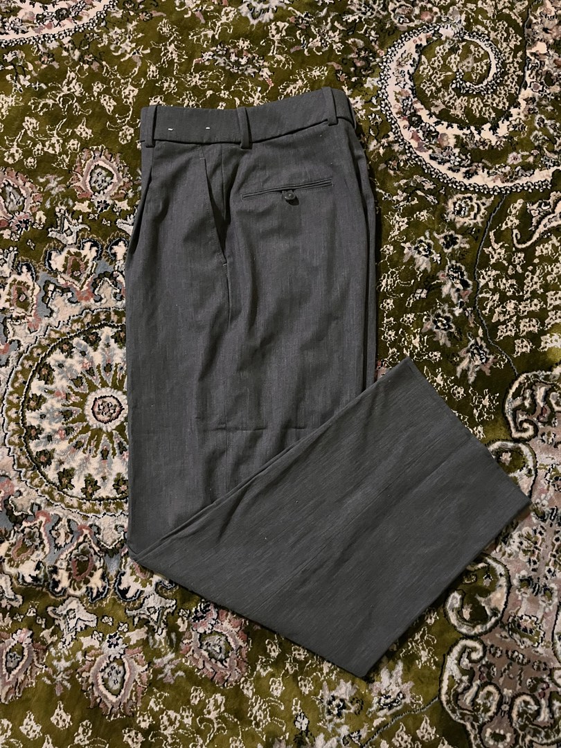 UNIQLO Pleated Wide Pants, Women's Fashion, Bottoms, Other Bottoms on  Carousell