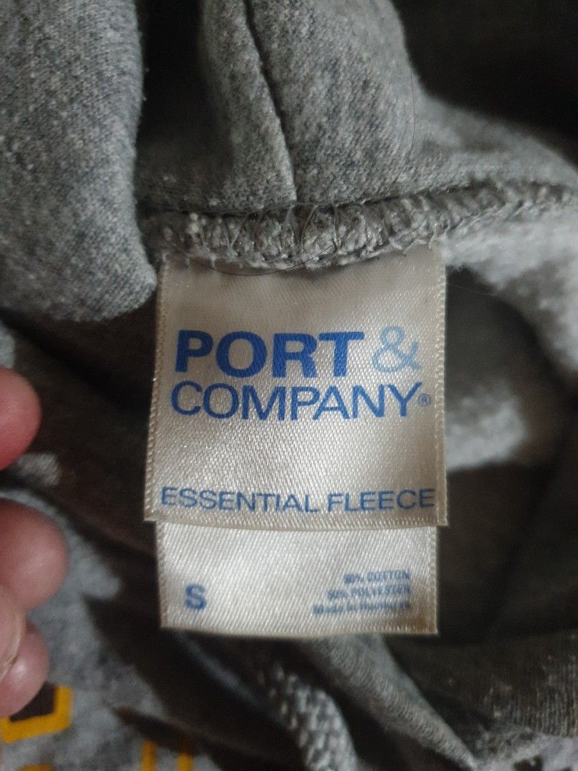 Unisex Gray Hoodie (Category: Coats, Jackets and Outerwear) located in Paranaque City. Submitted by MLandCobyApple (Listing ID 1239537686, Image 2). Description: Bought in USA Unisex.
