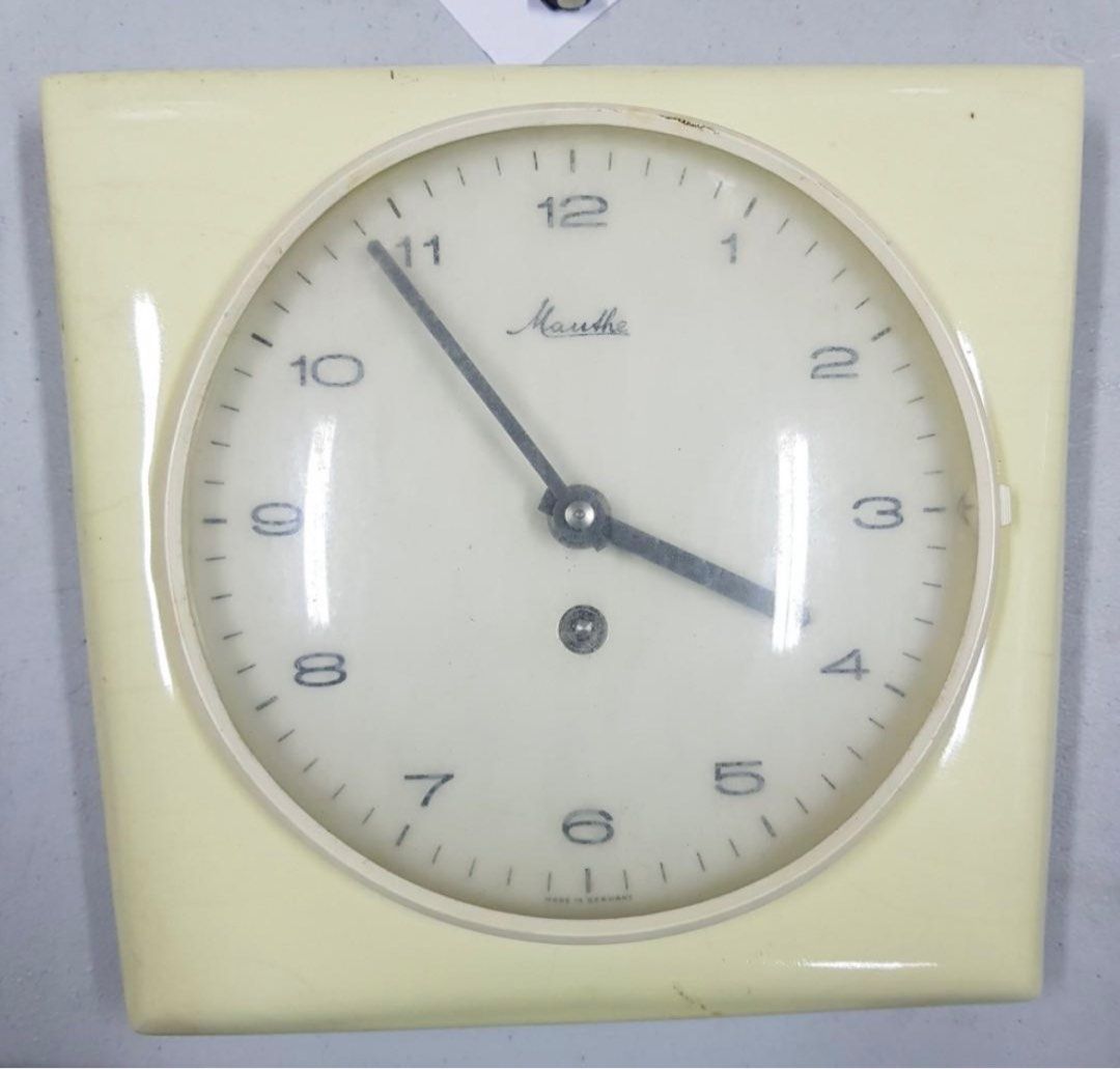 Vintage 1960s Germany MAUTHE mechanical ceramic wall clock wind up key