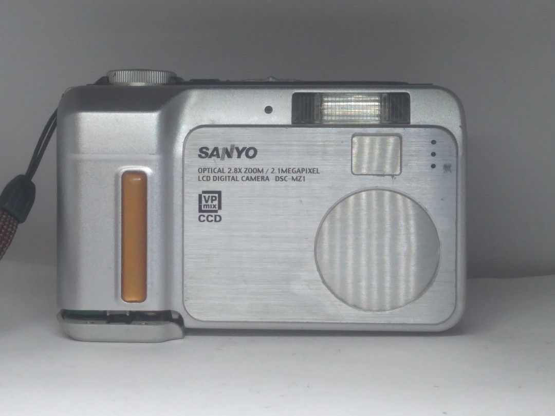 Vintage sanyo digital camera (Category: Cameras) located in Las Pinas. Submitted by film101 (Listing ID 1239591185, Image 1). Description: 🌸Sanyo DSC MZ1 🔸2 megapixels camera ccd sensor 🔸-Its one of the vintage maker and the front made of stainless 🔸-it was release in japan not exported in PHIL. based on the markings, all buttons engraved in japan 🔸language settings-japan and english 🐦Condition of camera 🍄Issues check 2nd pics yung sarahan