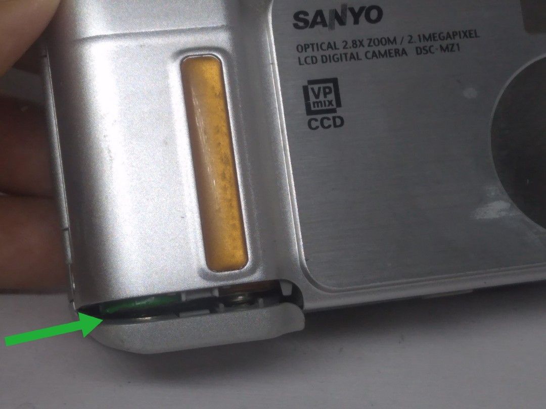 Vintage sanyo digital camera (Category: Cameras) located in Las Pinas. Submitted by film101 (Listing ID 1239591185, Image 2). Description: 🌸Sanyo DSC MZ1 🔸2 megapixels camera ccd sensor 🔸-Its one of the vintage maker and the front made of stainless 🔸-it was release in japan not exported in PHIL. based on the markings, all buttons engraved in japan 🔸language settings-japan and english 🐦Condition of camera 🍄Issues check 2nd pics yung sarahan