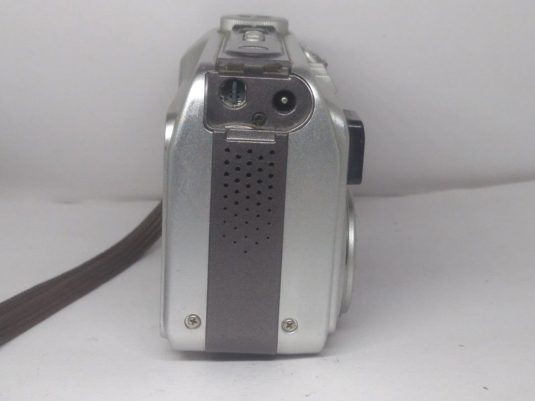 Vintage sanyo digital camera (Category: Cameras) located in Las Pinas. Submitted by film101 (Listing ID 1239591185, Image 3). Description: 🌸Sanyo DSC MZ1 🔸2 megapixels camera ccd sensor 🔸-Its one of the vintage maker and the front made of stainless 🔸-it was release in japan not exported in PHIL. based on the markings, all buttons engraved in japan 🔸language settings-japan and english 🐦Condition of camera 🍄Issues check 2nd pics yung sarahan