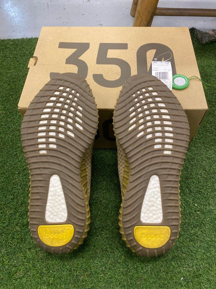 Yeezy Boost 350 V2 Earth, Men's Fashion, Footwear, Sneakers on Carousell