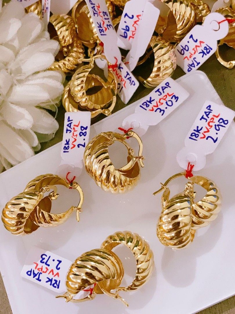 Round LV Earrings 18k Vvspl Saudi gold