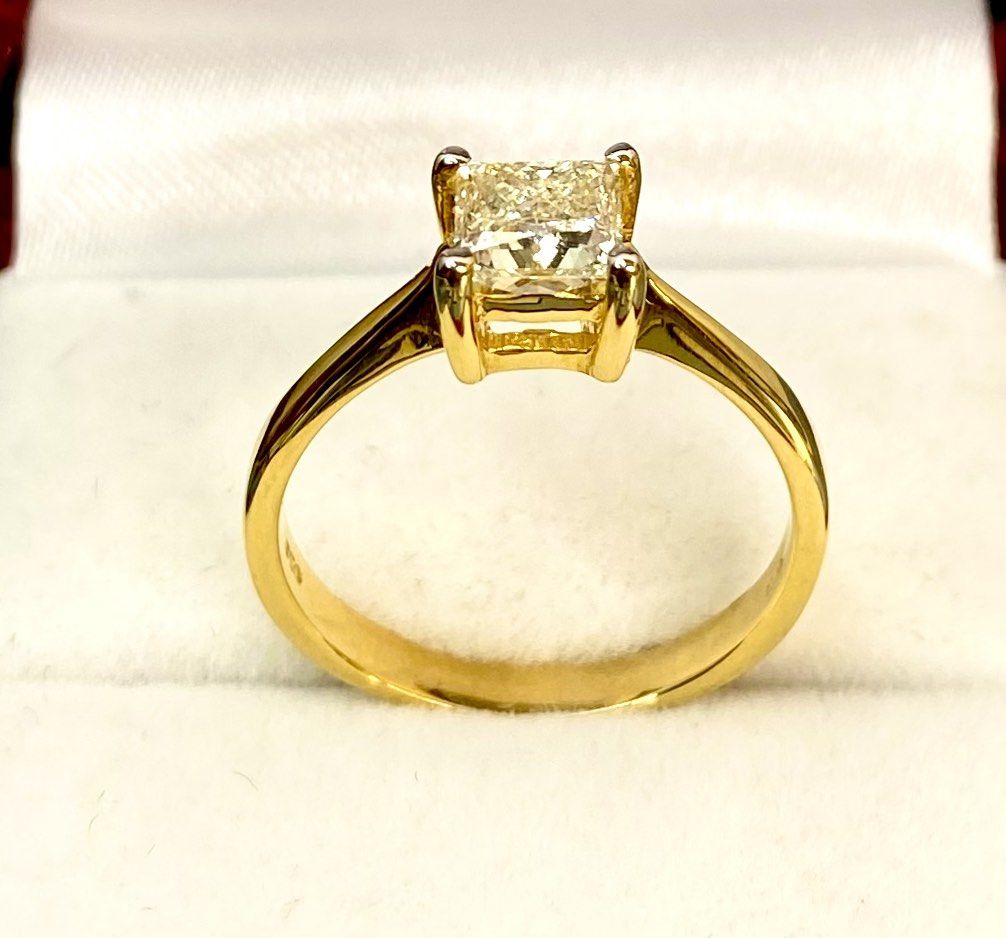 NDP Special-18K Yellow Gold Diamond Lady Ring, Women's Fashion, Jewelry ...