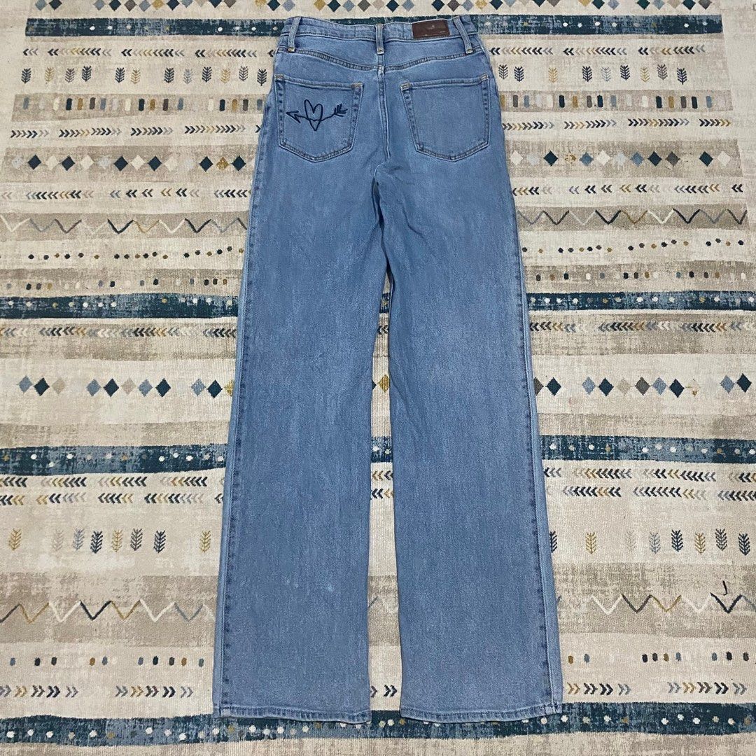 25 HOLLISTER Distressed Ripped Embroidered Jeans Women s