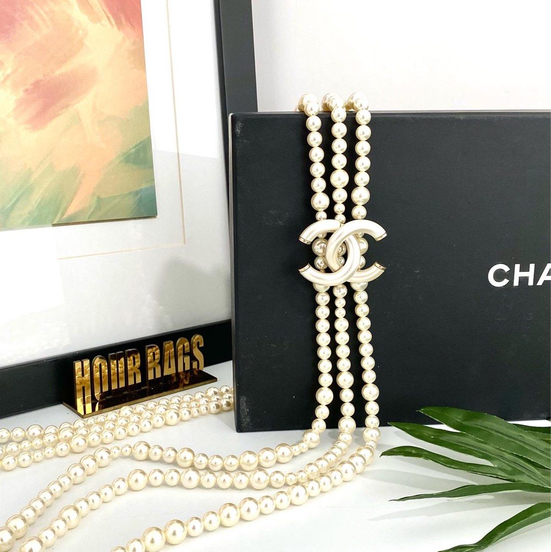 Chanel long pearl sales cc logo necklace