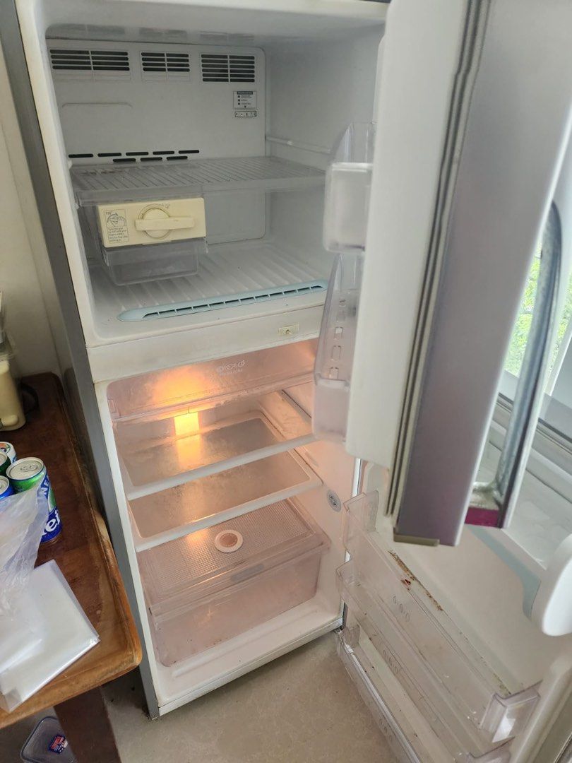 CHEAP FRIDGE STILL IN WORKING CONDITION!, TV & Home Appliances, Kitchen