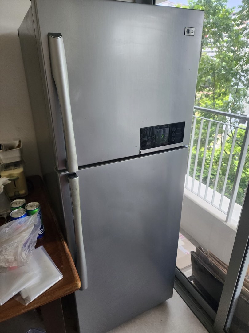 CHEAP FRIDGE STILL IN WORKING CONDITION!, TV & Home Appliances, Kitchen
